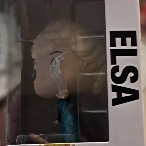 Funko Pop Elsa Diamond Collection Figure - Picture 2 of 4